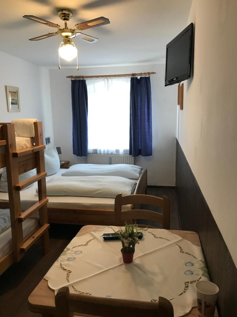 Hotel Guntia Boardinghouse Günzburg Екстериор снимка