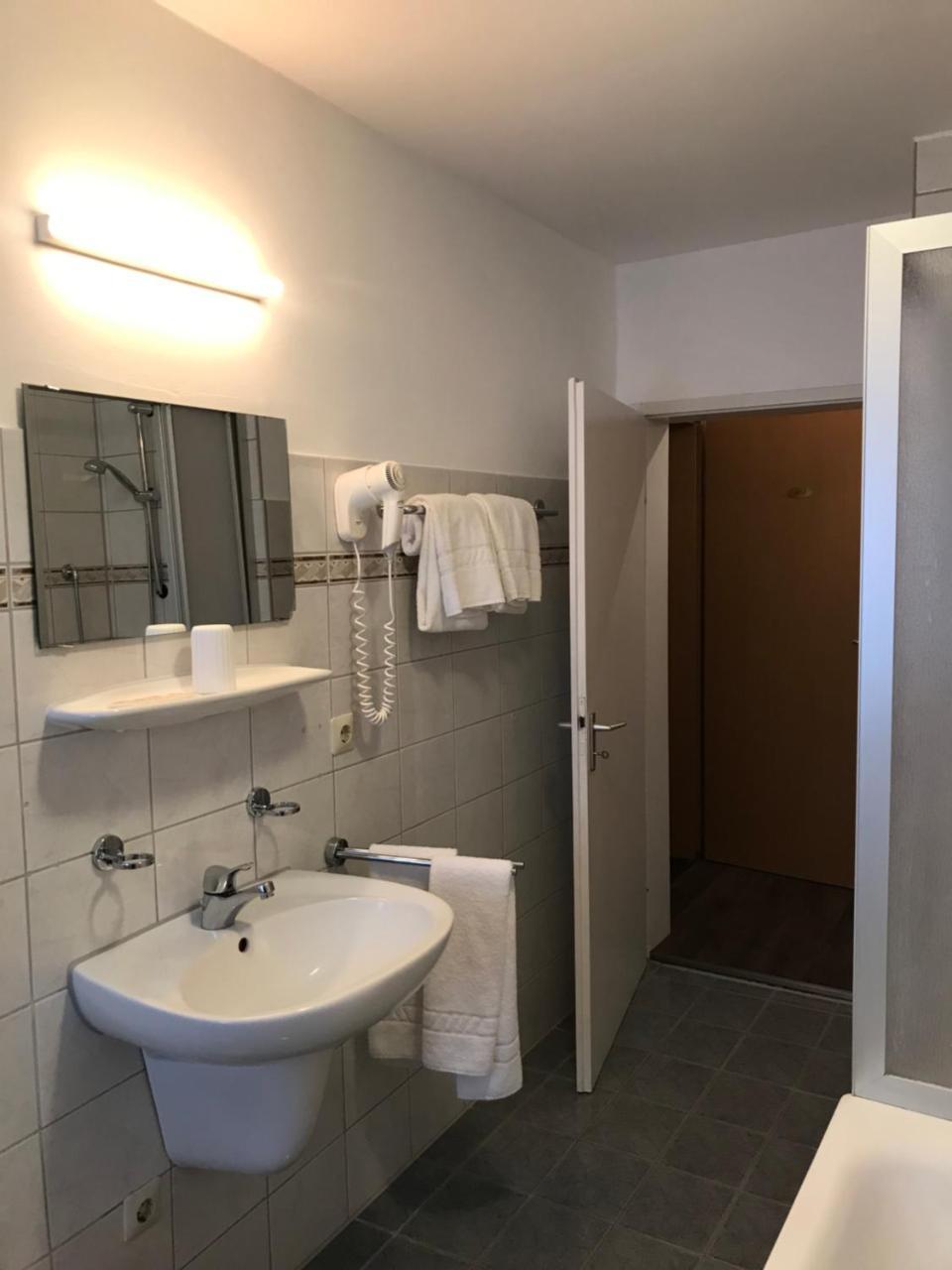 Hotel Guntia Boardinghouse Günzburg Екстериор снимка